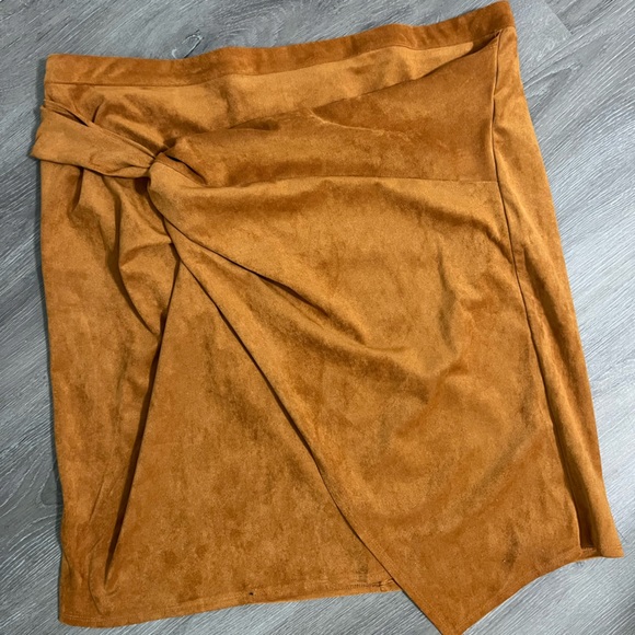 Asymmetrical Twist Front Plus Size Suede Skirt - Picture 2 of 4